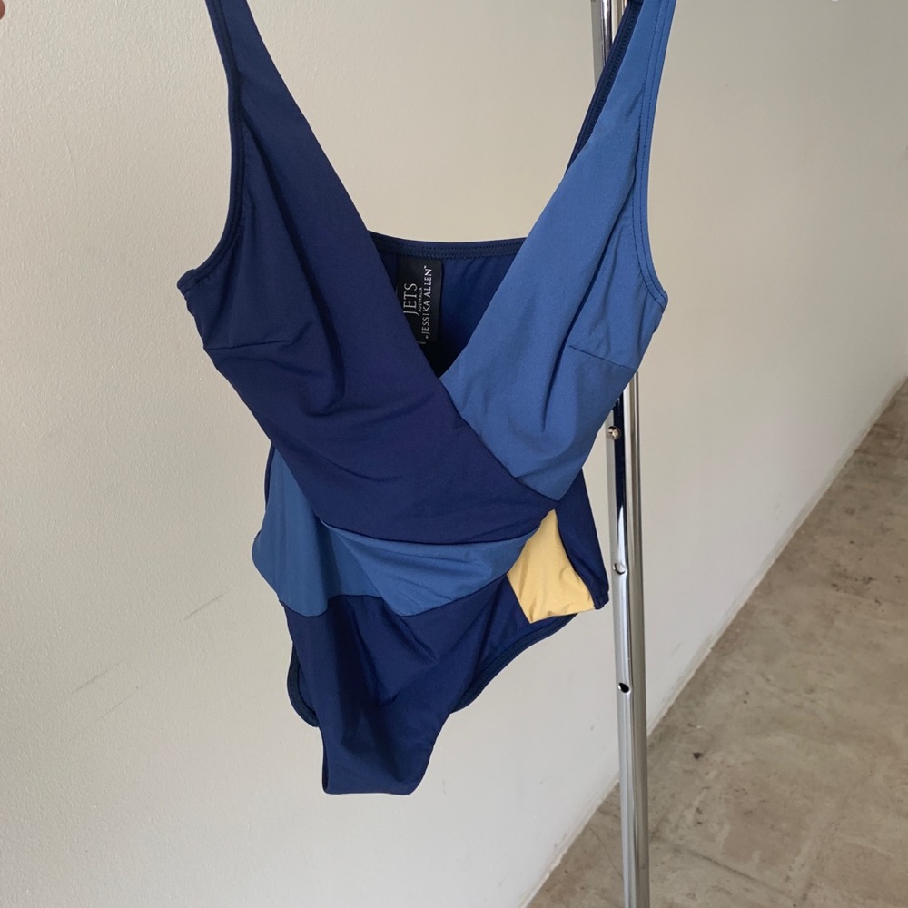 COLOR BLOCK. ONE PIECE.